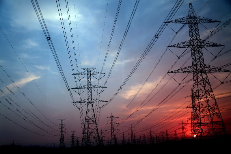 El trabajo de mantenimiento en torres eléctricas